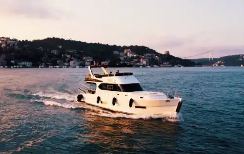 A Pleasant Bosphorus Cruise with an 12-Person Luxury Yacht