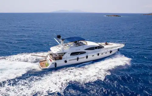 Bodrum’da 3 Kabinli Lüks Motoryat: Princess ile Mavi Yolculuğa Hazır Olun