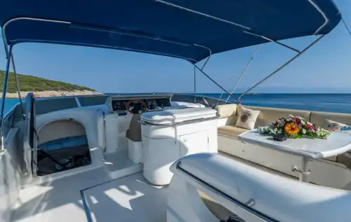 Bodrum’da 3 Kabinli Lüks Motoryat: Princess ile Mavi Yolculuğa Hazır Olun