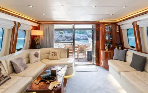 Bodrum’da 3 Kabinli Lüks Motoryat: Princess ile Mavi Yolculuğa Hazır Olun