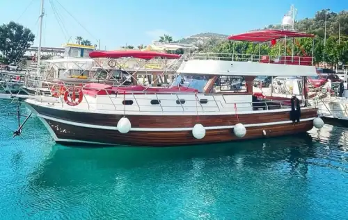 Eşsiz Bir Yüzme ve Gezi Deneyimi İçin Kalkan’da Günlük Tekne Kiralama