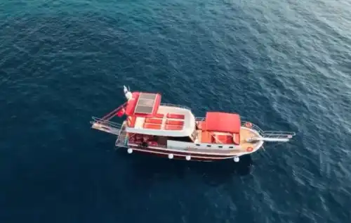 Eşsiz Bir Yüzme ve Gezi Deneyimi İçin Kalkan’da Günlük Tekne Kiralama