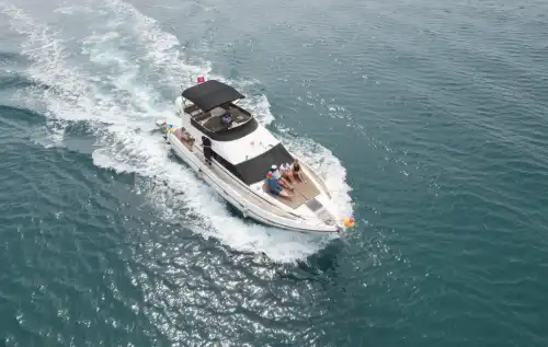  Antalya'da Euro Craft Marka Motoryat ile Özel Mavi Tur: 2 Kabinli, 14 Metrelik Keyifli Yolculuk