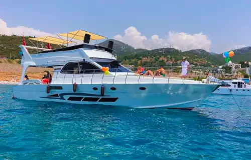 TV, Müzik Sistemi ve Barbekü ile Donatılmış Lüks Motoryat Kiralama