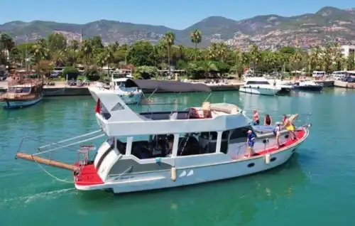 Просторная и комфортабельная 15-метровая яхта в Аланье