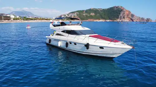 Alanya'da Eşsiz Organizasyonlar İçin 3 Kabinli, 12 Kişi Kapasiteli Princess Marka Motoryat 