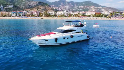 Alanya'da Eşsiz Organizasyonlar İçin 3 Kabinli, 12 Kişi Kapasiteli Princess Marka Motoryat 