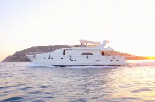 Alanya'da Gezi ve Yüzme Keyfi İçin Özel Tasarlanmış Lüks Motoryat