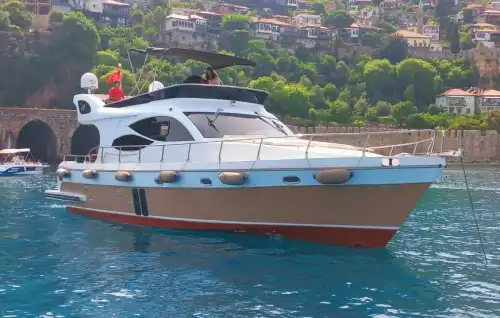 Роскошная дизайнерская яхта для морского круиза в Аланье