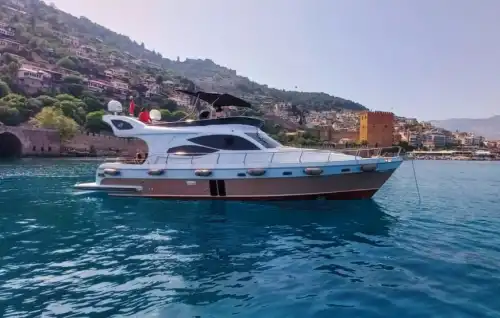 Роскошная дизайнерская яхта для морского круиза в Аланье