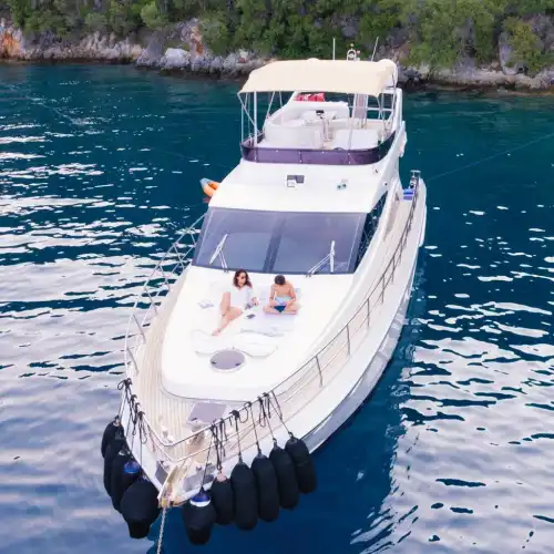 Alanya'da Princess Marka, 16 Metrelik, Lüks 3 Kabinli Motoryat Kiralama
