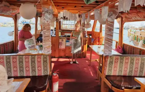 Alanya’nın Eşsiz Doğasında, Ailelere Özel Konforlu Tekne