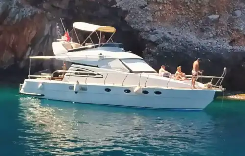  Comfortable 12-Person Rental Boat for an Exclusive Journey in Alanya’s Unique Blue Waters