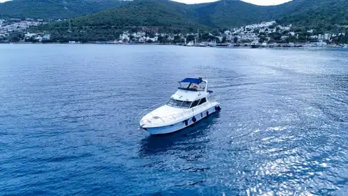 Bodrum’da Azimut Motoryat ile 2 Kabinli Günübirlik veya Konaklamalı Lüks Kaçamak