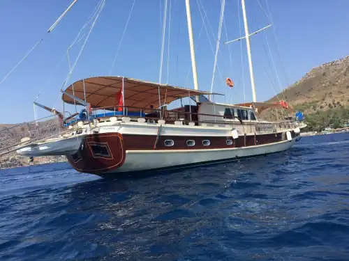Bozburun Çıkışlı 6 Kabinli Lüks Gulet ile 12 Kişilik Marmaris'in Benzersiz Maviliğinde Yolculuk