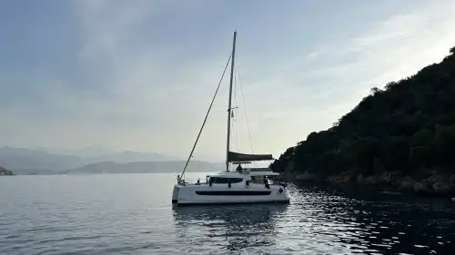 Göcek'te Bali 4.4 Kaptansız Katamaran Kiralama | 2022 Model 4+1 Kabin Bareboat