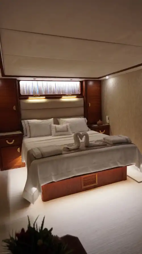 Göcek'te 27 Metrelik Lüks Motor Yat ile Unutulmaz VIP Deniz Tatili