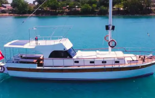 Специально построенная лодка на 25 человек, сочетающая роскошь и развлечения, в Сиде