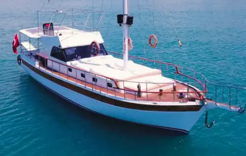 Специально построенная лодка на 25 человек, сочетающая роскошь и развлечения, в Сиде