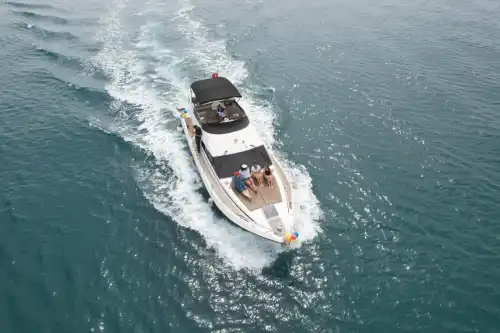  Antalya'da Euro Craft Marka Motoryat ile Özel Mavi Tur: 2 Kabinli, 14 Metrelik Keyifli Yolculuk