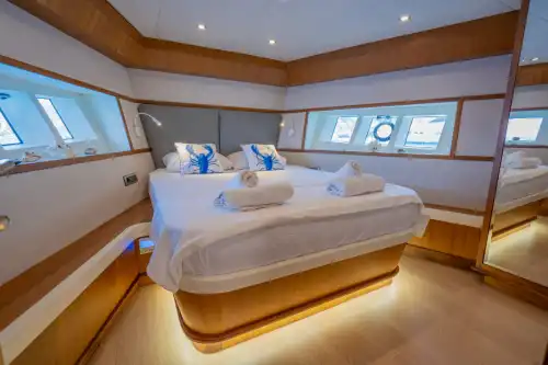 Luxury 2-Cabin Motor Yacht – Perfect for Special Occasions