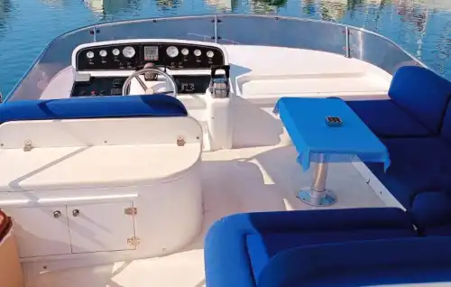 18-метровая современная яхта среди природных красот Алании