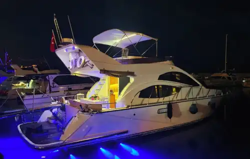 18-метровая современная яхта среди природных красот Алании