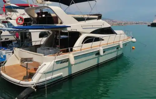Частная яхта для путешествия по лазурным водам Алании