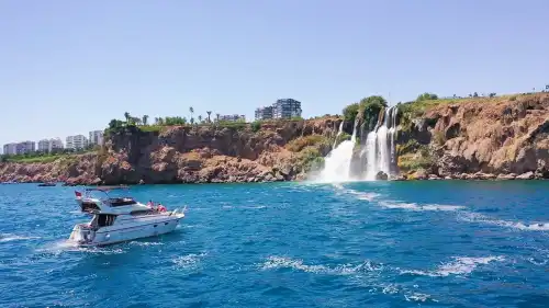  Antalya'da Euro Craft Marka Motoryat ile Özel Mavi Tur: 2 Kabinli, 14 Metrelik Keyifli Yolculuk