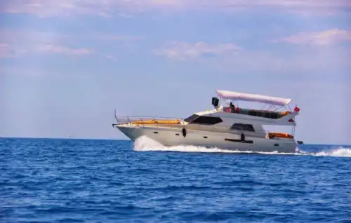 Роскошная моторная яхта с 2 каютами в Анталии: Частные мероприятия и незабываемый морской круиз