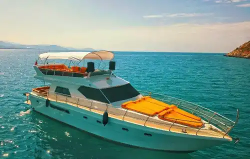 Роскошная моторная яхта с 2 каютами в Анталии: Частные мероприятия и незабываемый морской круиз