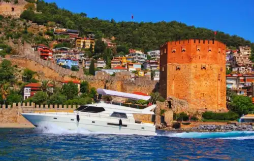 Роскошная моторная яхта с 2 каютами в Анталии: Частные мероприятия и незабываемый морской круиз