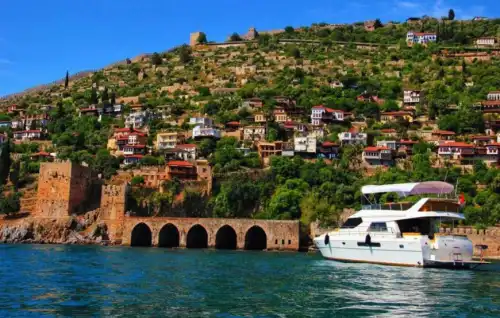 Роскошная моторная яхта с 2 каютами в Анталии: Частные мероприятия и незабываемый морской круиз