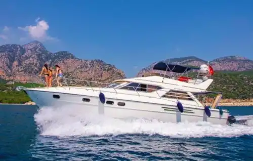 Antalya'da Princess Motoryat ile 17 Metrelik Lüks Gezi: 3 Kabinli Unutulmaz Deneyim