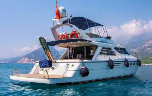 Antalya'da Princess Motoryat ile 17 Metrelik Lüks Gezi: 3 Kabinli Unutulmaz Deneyim