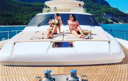 Antalya'da Princess Motoryat ile 17 Metrelik Lüks Gezi: 3 Kabinli Unutulmaz Deneyim