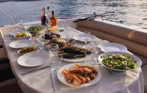 Antalya'da Princess Motoryat ile 17 Metrelik Lüks Gezi: 3 Kabinli Unutulmaz Deneyim