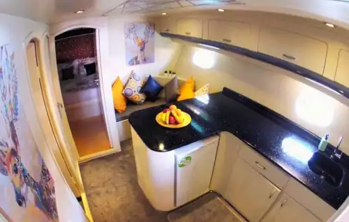 Antalya’da 17 Metre Uzunluğunda, 12 Kişilik Modern ve Şık Özel Yapım Tekne