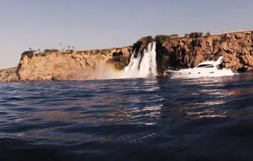 Antalya’da 17 Metre Uzunluğunda, 12 Kişilik Modern ve Şık Özel Yapım Tekne