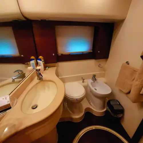 Antalya Ferretti Marka 21 Metre Lüks Motoryat ile Konforlu Eşsiz Deneyim