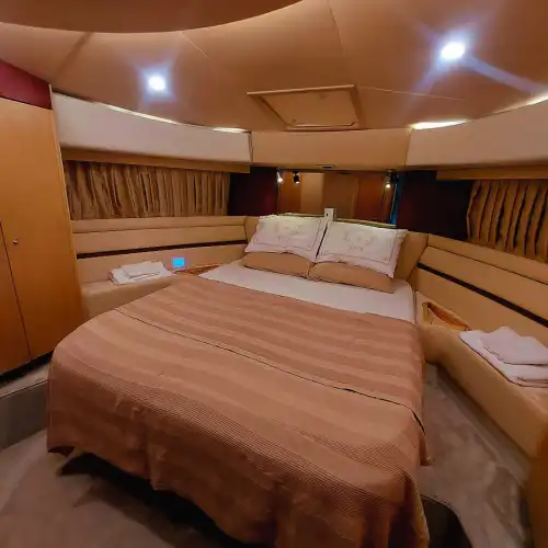 Antalya Ferretti Marka 21 Metre Lüks Motoryat ile Konforlu Eşsiz Deneyim