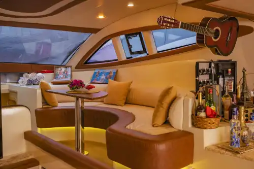 Antalya Ferretti Marka 21 Metre Lüks Motoryat ile Konforlu Eşsiz Deneyim