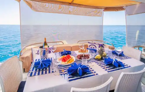 Antalya'nın Büyüleyici Maviliklerinde 16 Metre Özel Yapım Yat ile Lüks Gezi