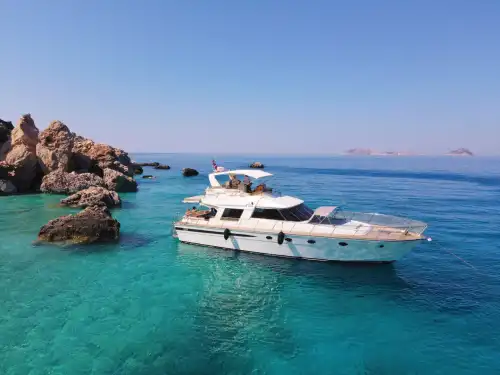 Blue Cruise on a Custom-Built Motor Yacht in Antalya: 3 Cabins, Comfortable Experience for 6 Guests