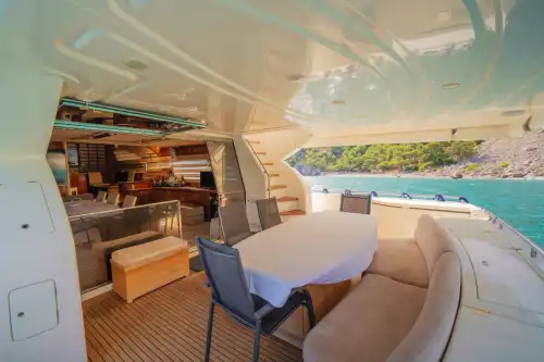 Antalya'da Ferretti 25 Metre Lüks Yat ile Özel Organizasyonlar ve Mavi Yolculuk