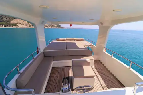 19.5-Meter Luxury Motor Yacht Rental with 2 Cabins in Antalya
