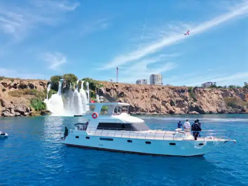 19.5-Meter Luxury Motor Yacht Rental with 2 Cabins in Antalya
