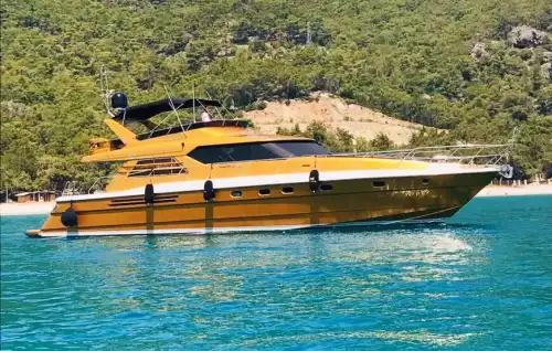 Antalya'da 23 Metrelik Princess Marka Motoryat: 4 Kabinli Lüks ve Konforlu Mavi Yolculuk