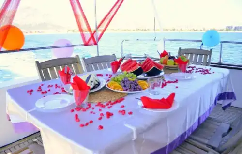 21-метровая роскошная яхта на 12 человек в живописных бухтах Анталии