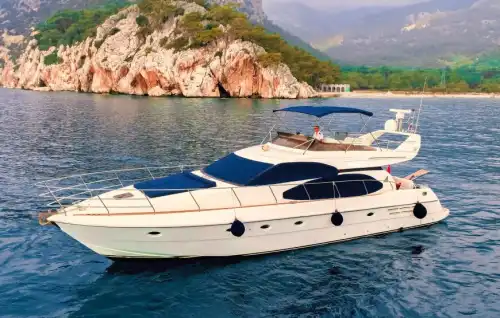 Luxury 18-Meter Yacht for 10 Guests in Antalya’s Stunning Bays